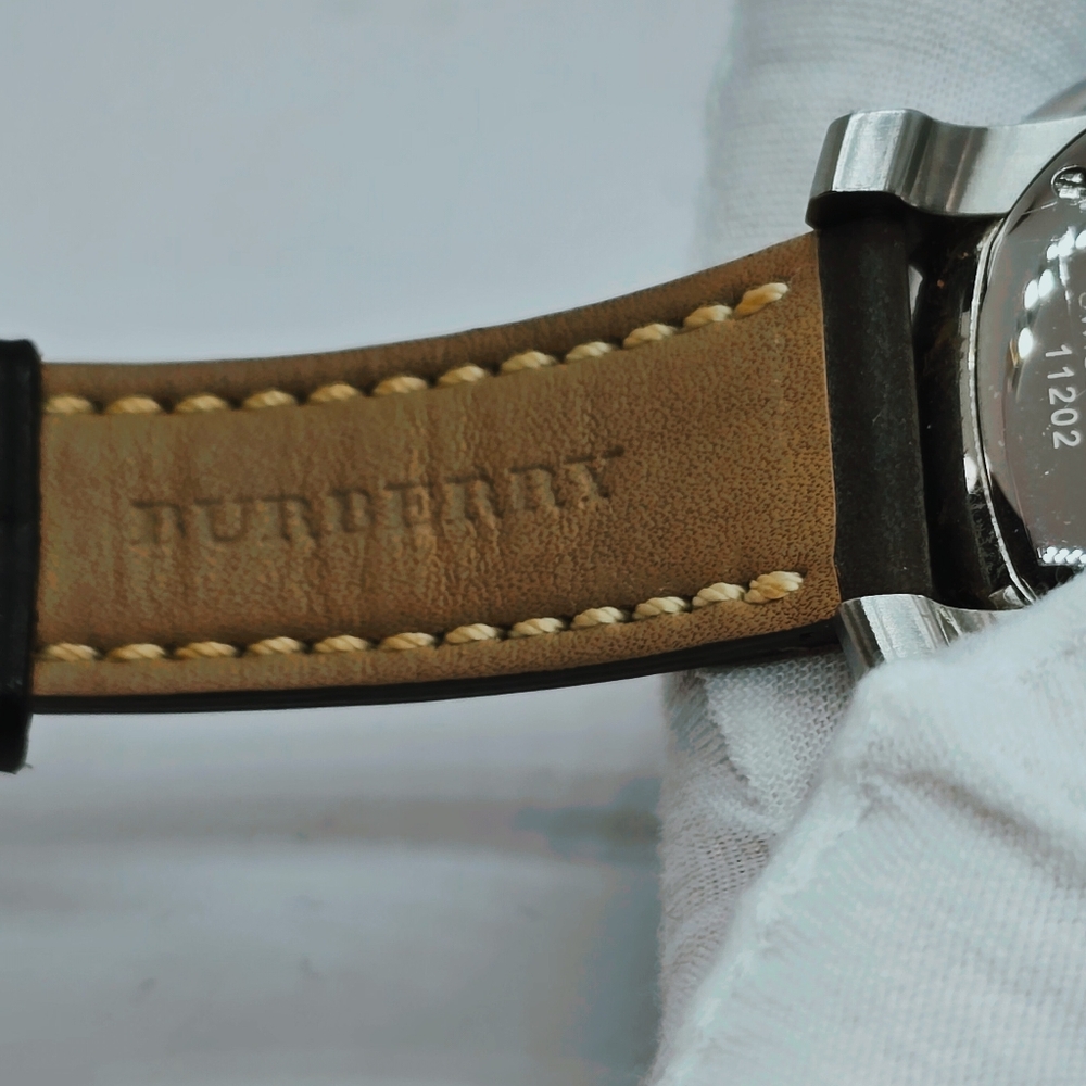 〽️ Burberry 〽️ Classic BBY1101 Chronograph Watch - Picture 5 of 11